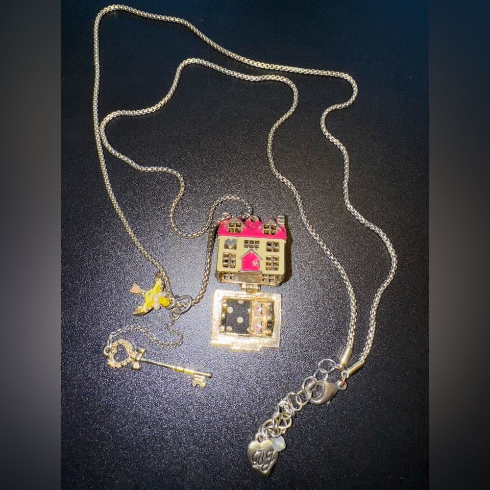 Betsey Johnson Long Pendant House Necklace Hinged to Reveal *VINTAGE, RARE FIND* - Picture 4 of 16